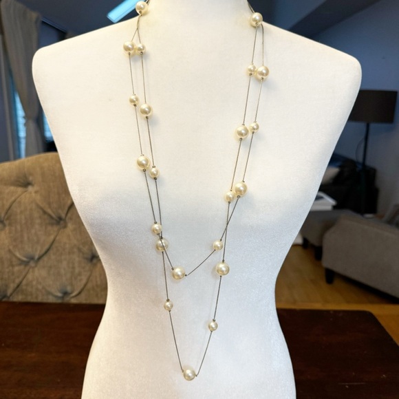 Vintage Double Strand Chunky Faux Pearl and Silver Tone Necklace - Picture 6 of 9